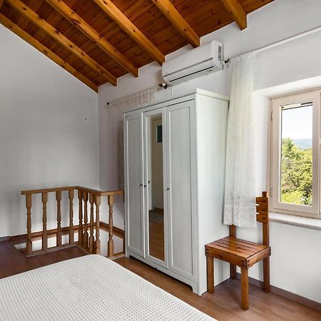 Traditional Rustic Maisonette By Konnect Agios Ioannis Peristerion Buitenkant foto